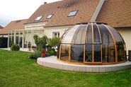 Zastrešená terasa pri dome CORSO GLASS so zastrešením vírivej vane ORLANDO SUNHOUSE