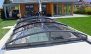 Čeoni pogled na pokrivače za bazen IMPERIA NEO™ light od Alukov Čeoni pogled na pokrivače za bazen IMPERIA NEO™ light od Alukov