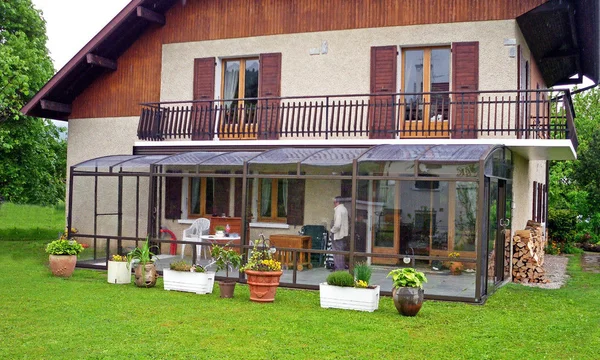 elegantan model pokrivača Corso Premium sa sigurnosnim staklom u zidovima