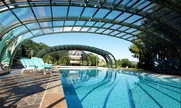 Pogled na ogroman unutrašnji dio pokrivača bazena OLYMPIC™ od Alukova