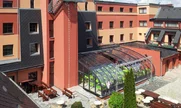 Pogled na pokrivenu terasu wellnessa Hotela Panorama u Blanskom