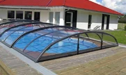 Pokrivač ELEGANT NEO™ štiti vaš bazen od spoljašnjih nečistoća