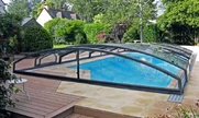 Pokrivač za bazen IMPERIA NEO™ light sa bočnim ulazom od Alukov Pokrivač za bazen IMPERIA NEO™ light sa bočnim ulazom od Alukov
