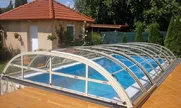 Pokrivanje bazena ELEGANT NEO™ uz upotrebu bijelih profila