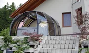 pokrivanje masažne kade omogućava njeno korišćenje i po lošem vremenu